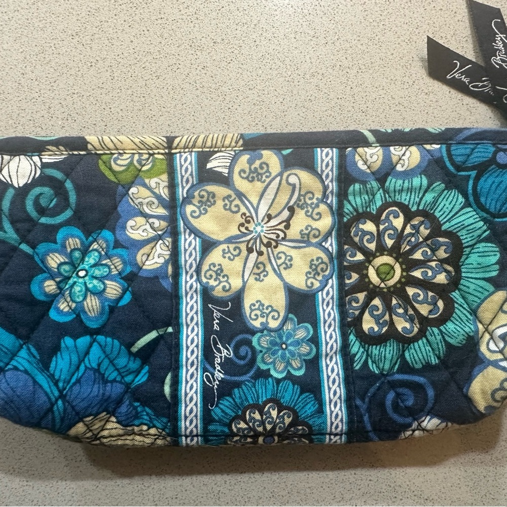 LIKE NEW Vera Bradley Blue, Turquoise & Cream Cosmetic Bag w/ Floral Design - Picture 2 of 7